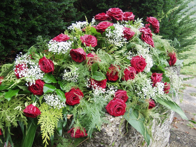 funeraire-CHATEAUNEUF D ENTRAUNES-min_roses-61203